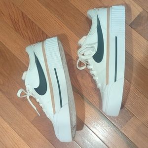 Nike court legacy lift white and black